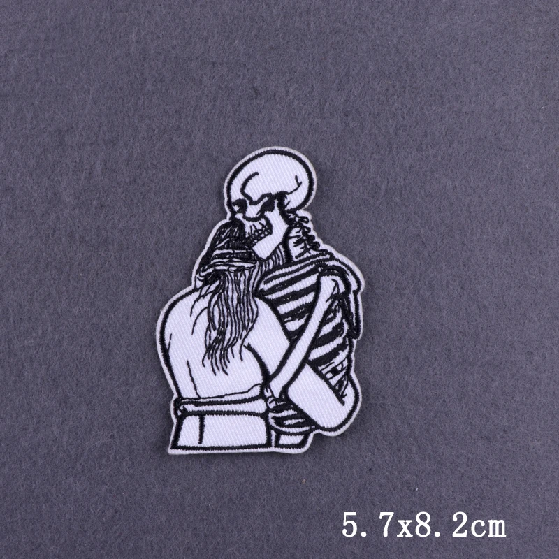Parche bordado termoadhesivo calavera punk – Táctico para planchar - imagen 5