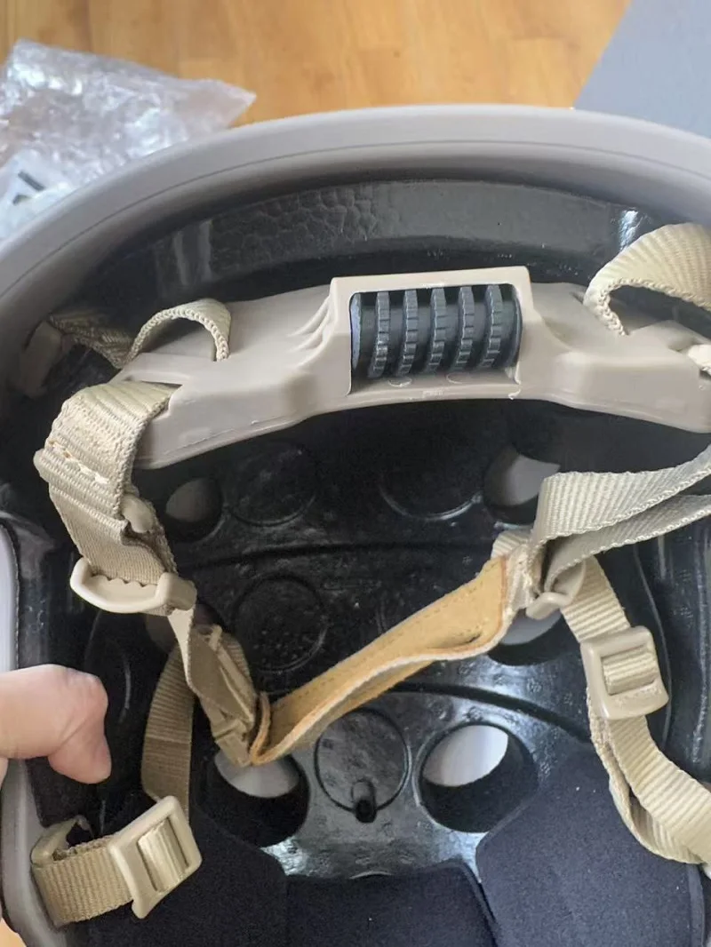 Detalles del casco en uso