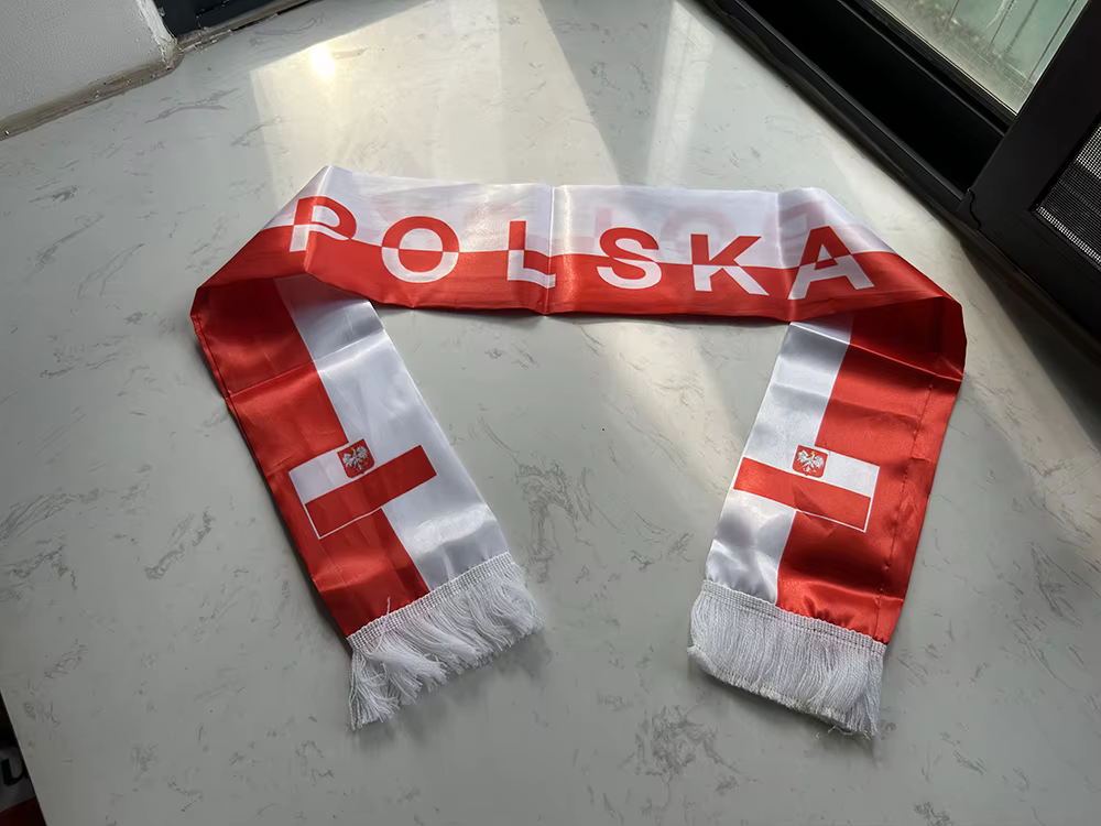 Bufanda de fútbol Polonia satén estampada doble cara con borlas - imagen 3