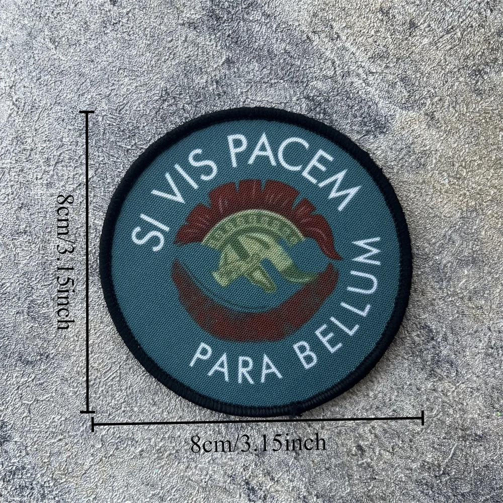 Parche Si Vis Pacem Parabellum sobre fondo negro