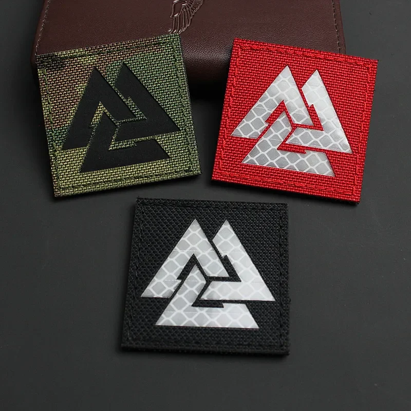 Parche Valknut visto de frente