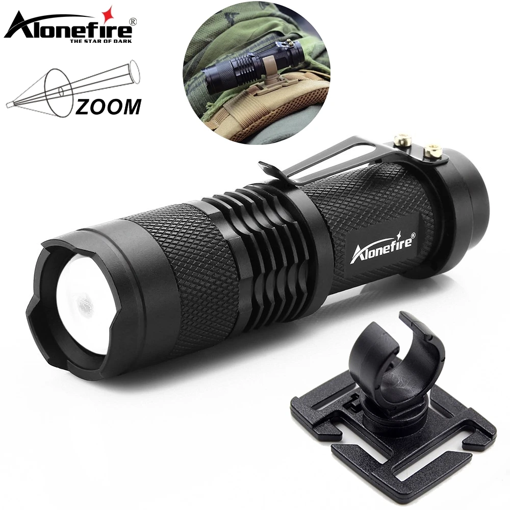 Linterna táctica LED con zoom y clip giratorio para mochila