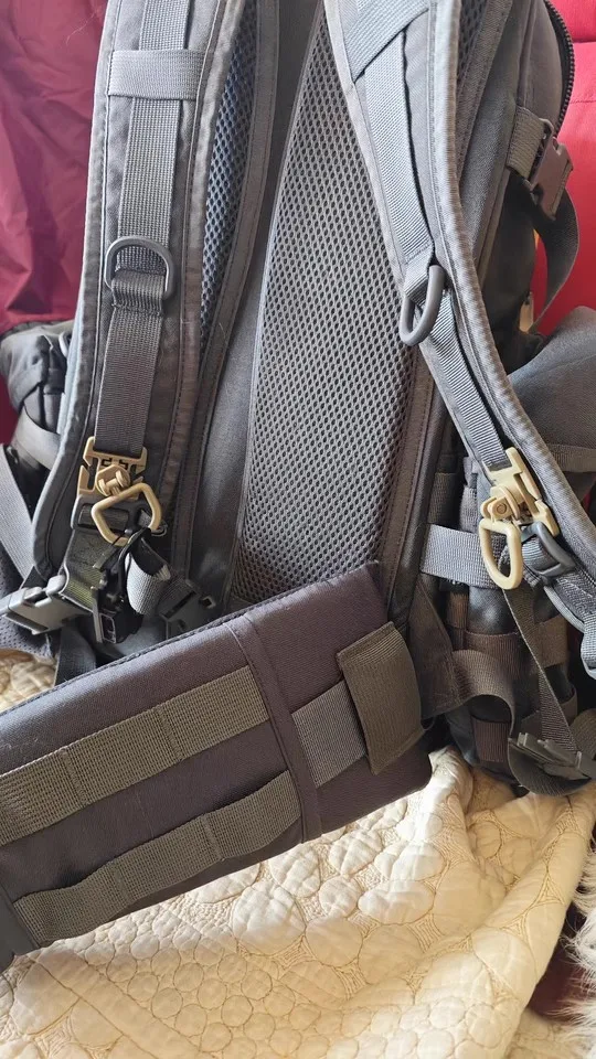 Mochila frontal con pretina MOLLE