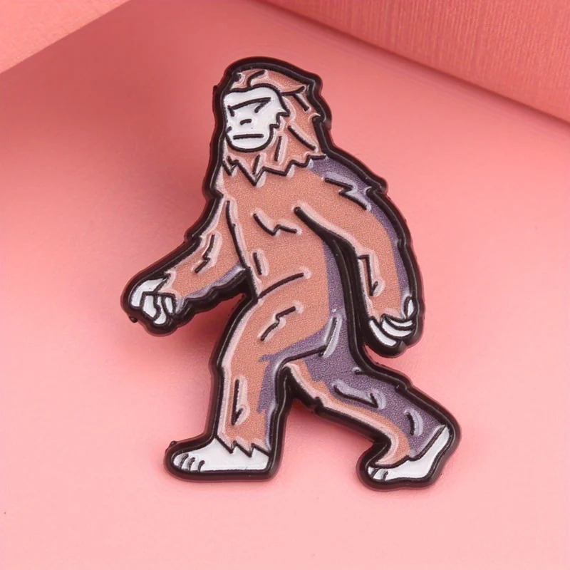 Cryptid Quest pin insignia esmaltada Bigfoot morado y marrón degradado