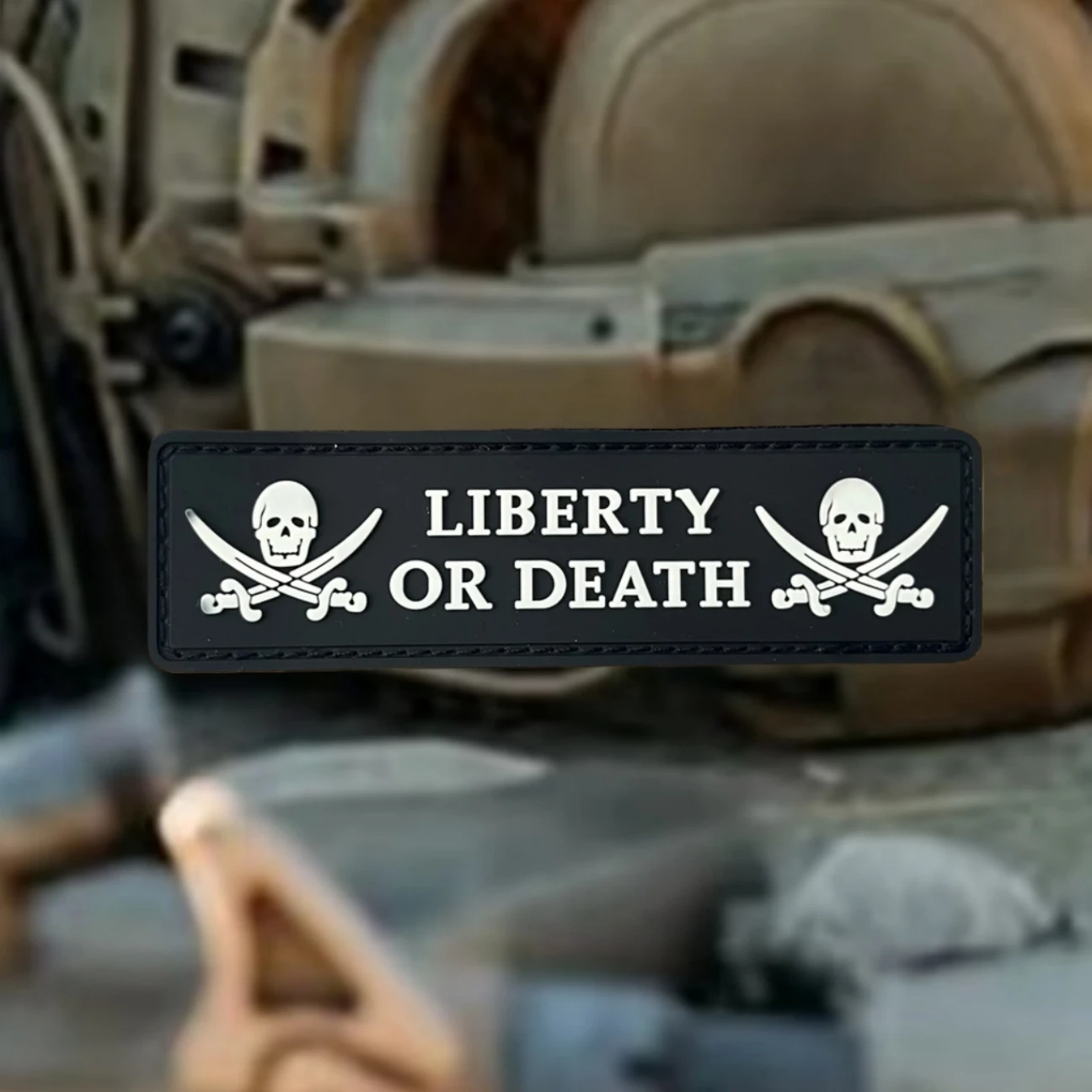 Parches tácticos PVC Jolly Roger Liberty or Death para ropa - imagen 4