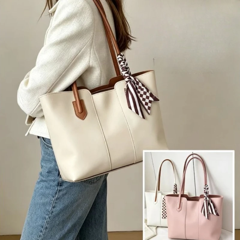Textura y acabado del bolso tote para mujer