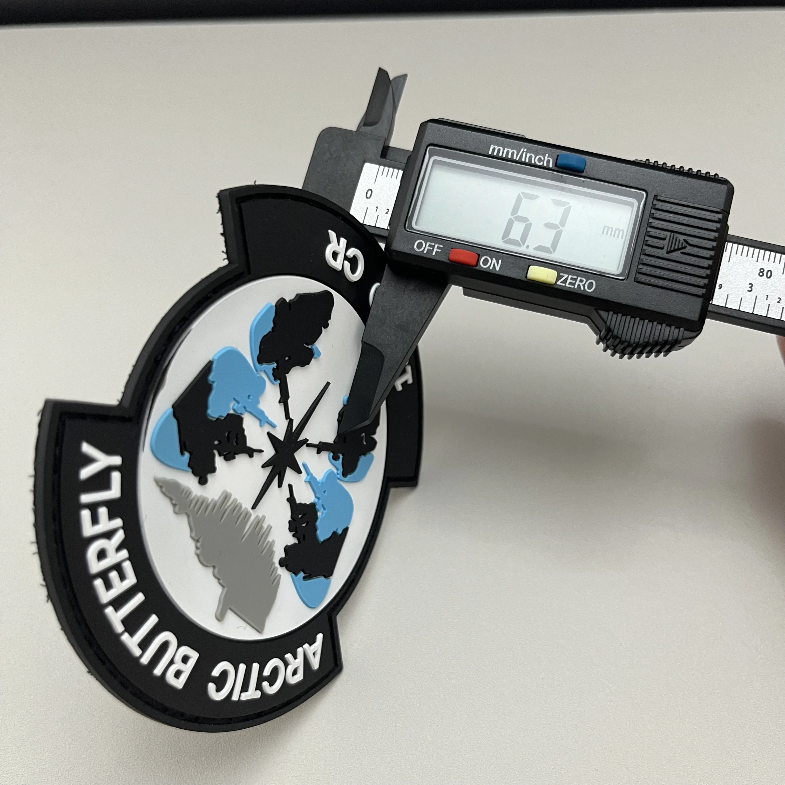 Parche táctico de goma PVC personalizable con gancho y bucle - imagen 4
