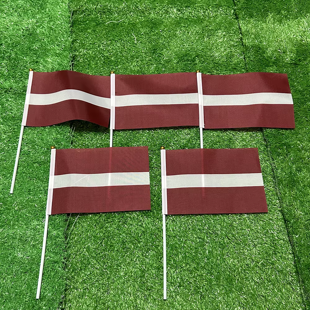 Bandera de Letonia con asta plástico para ondear y decoración - imagen 4