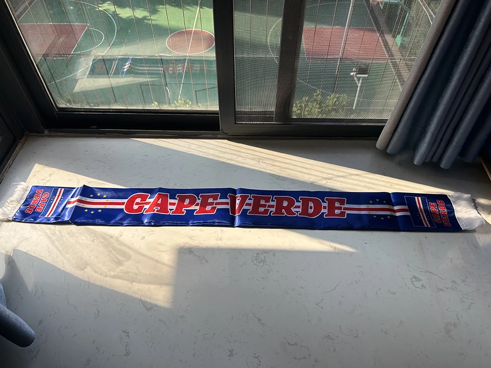 Bufanda Cabo Verde doble cara satén con borlas para fútbol - imagen 5