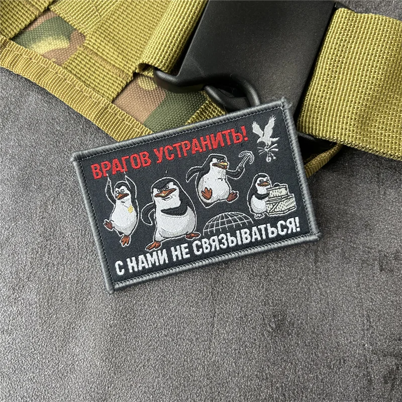 Parche táctico militar moral velcro mapache y pingüino para mochila - imagen 2
