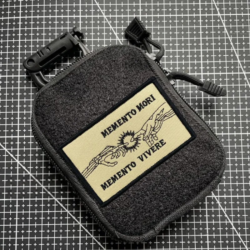 Parche bordado Memento Mori – Táctico para mochila y ropa - imagen 3