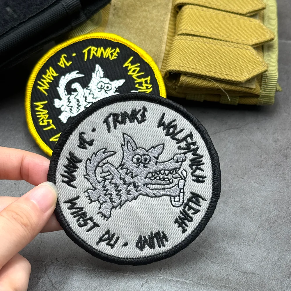 Trinke Wolfsmilch: Parche bordado lobo punk biker con gancho - imagen 3