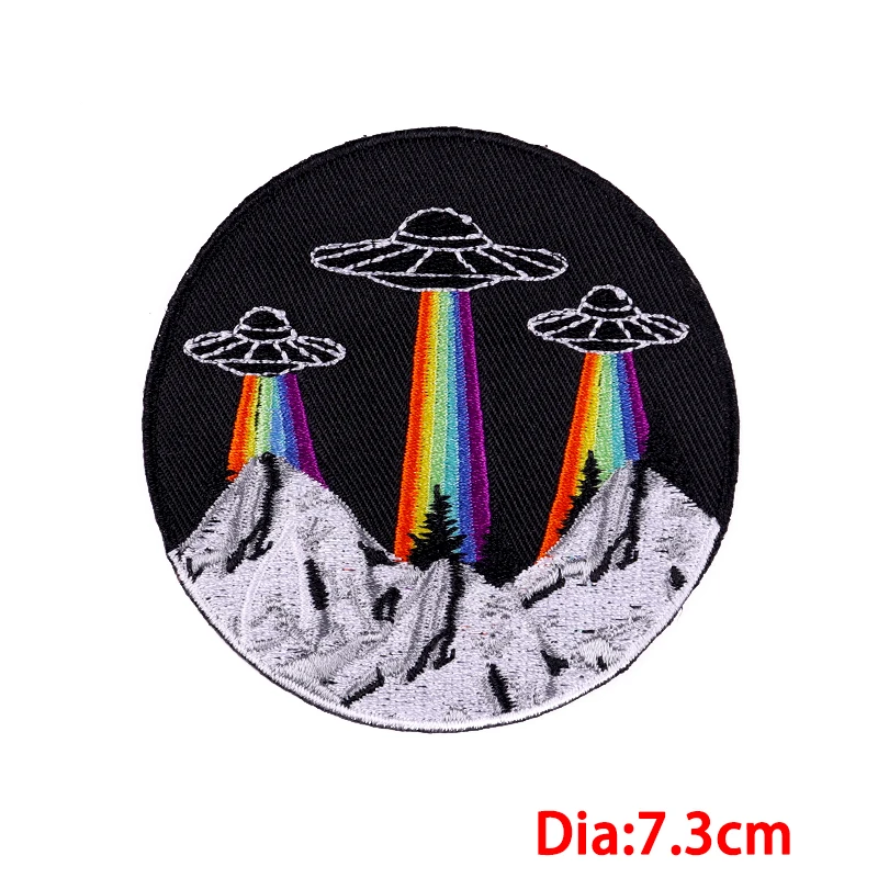 Detalles del bordado alienígena