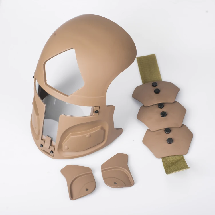 Máscara táctica montada sobre casco en contexto de airsoft y entrenamiento