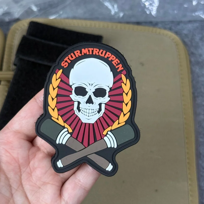 Parche táctico de calavera en PVC con cierre de gancho y bucle - imagen 5