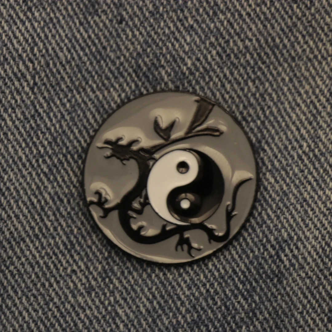 Pin Yin-Yang decorativo para ropa y mochilas - imagen 2