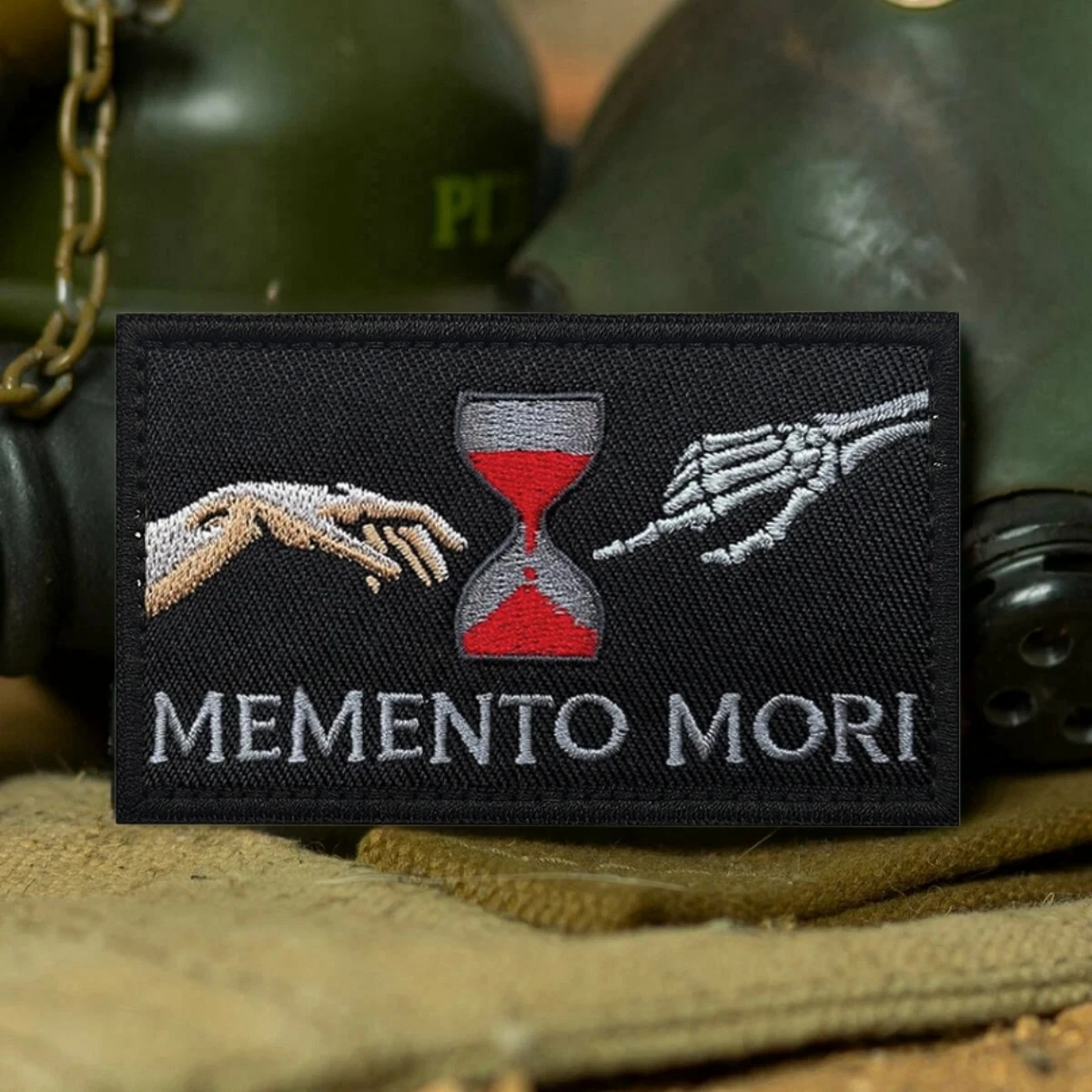 Parche Táctico MEMENTO MORI – Insignia Bordada Velcro para mochila - imagen 3