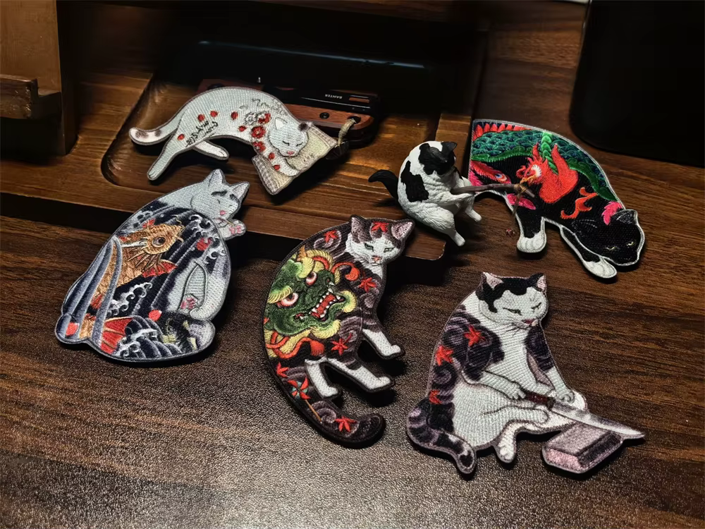 Detalle del patrón del gato con cuchillo
