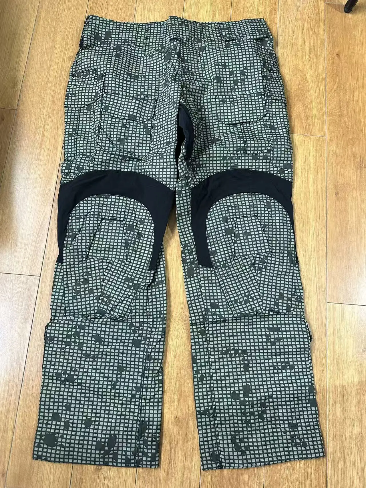 Pantalones camuflaje nocturno GEN3 en exterior