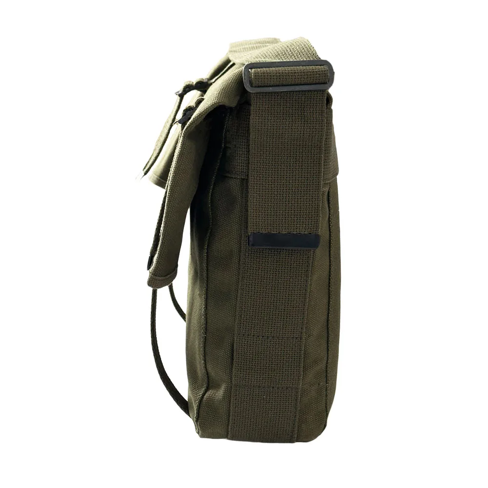 Vista general de la mochila en estilo militar vintage