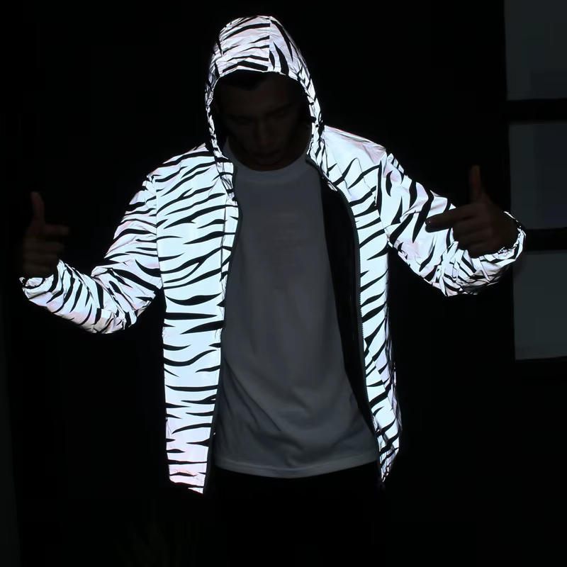 Chaqueta reflectante para hombre - abrigo ligero urbano con capucha - imagen 5