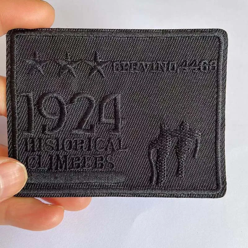 Parche bordado autoadhesivo letras Club para chalecos MOLLE - imagen 2
