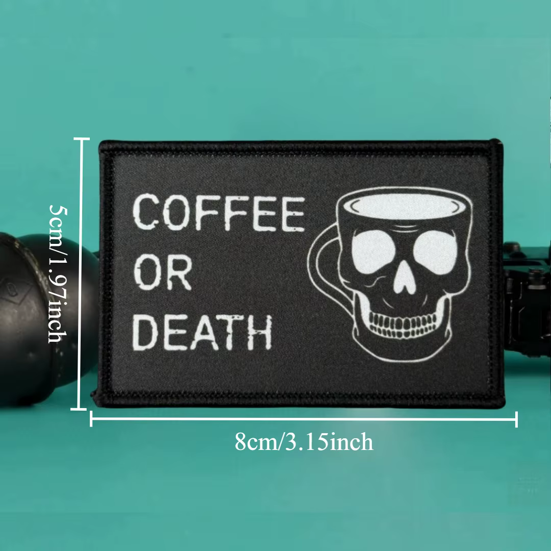 Parche café o muerte visto de cerca con textura visible