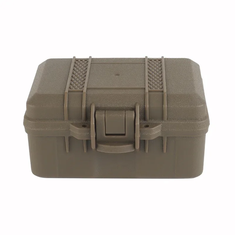 Caja sujetada a chaleco táctico mediante correa MOLLE