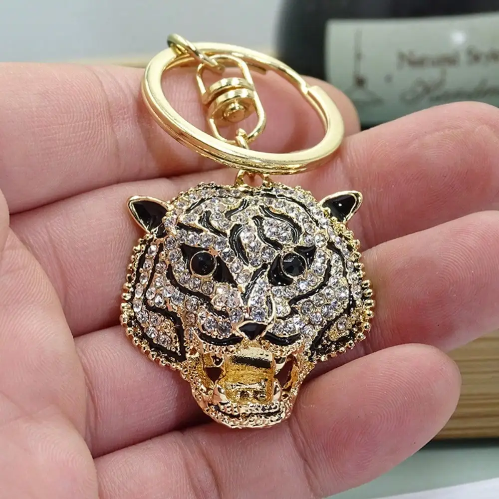 Llavero metálico leopardo con colgante de pedrería para bolso - imagen 3