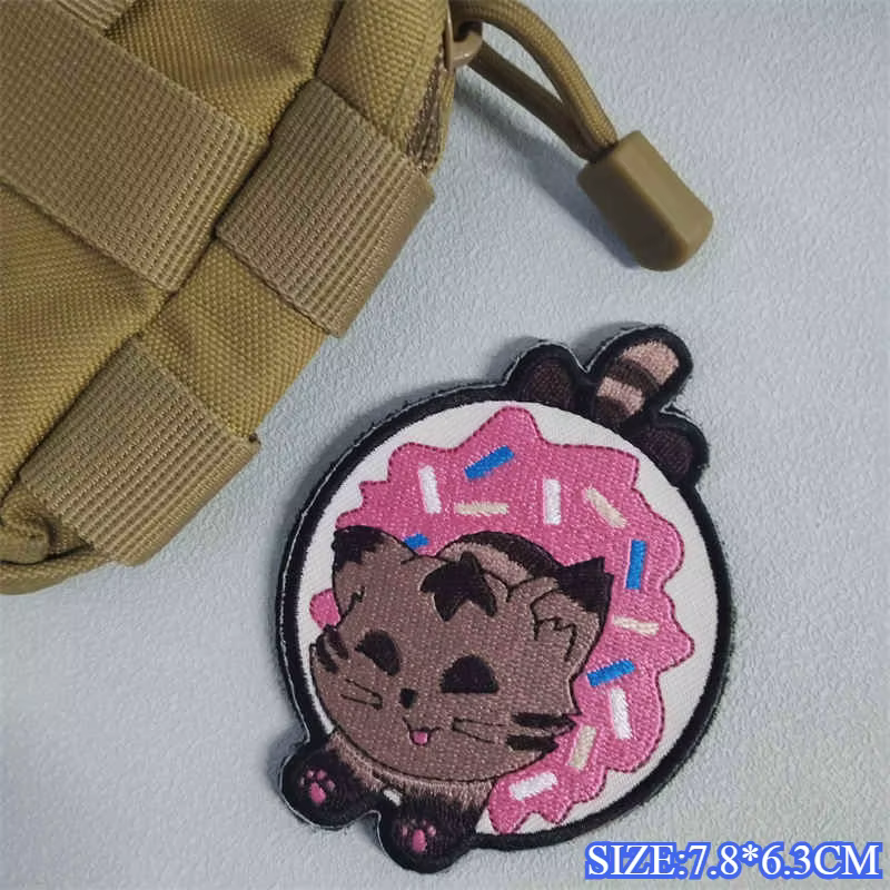 Parche bordado gato Donut con velcro – insignia moral táctica - imagen 3