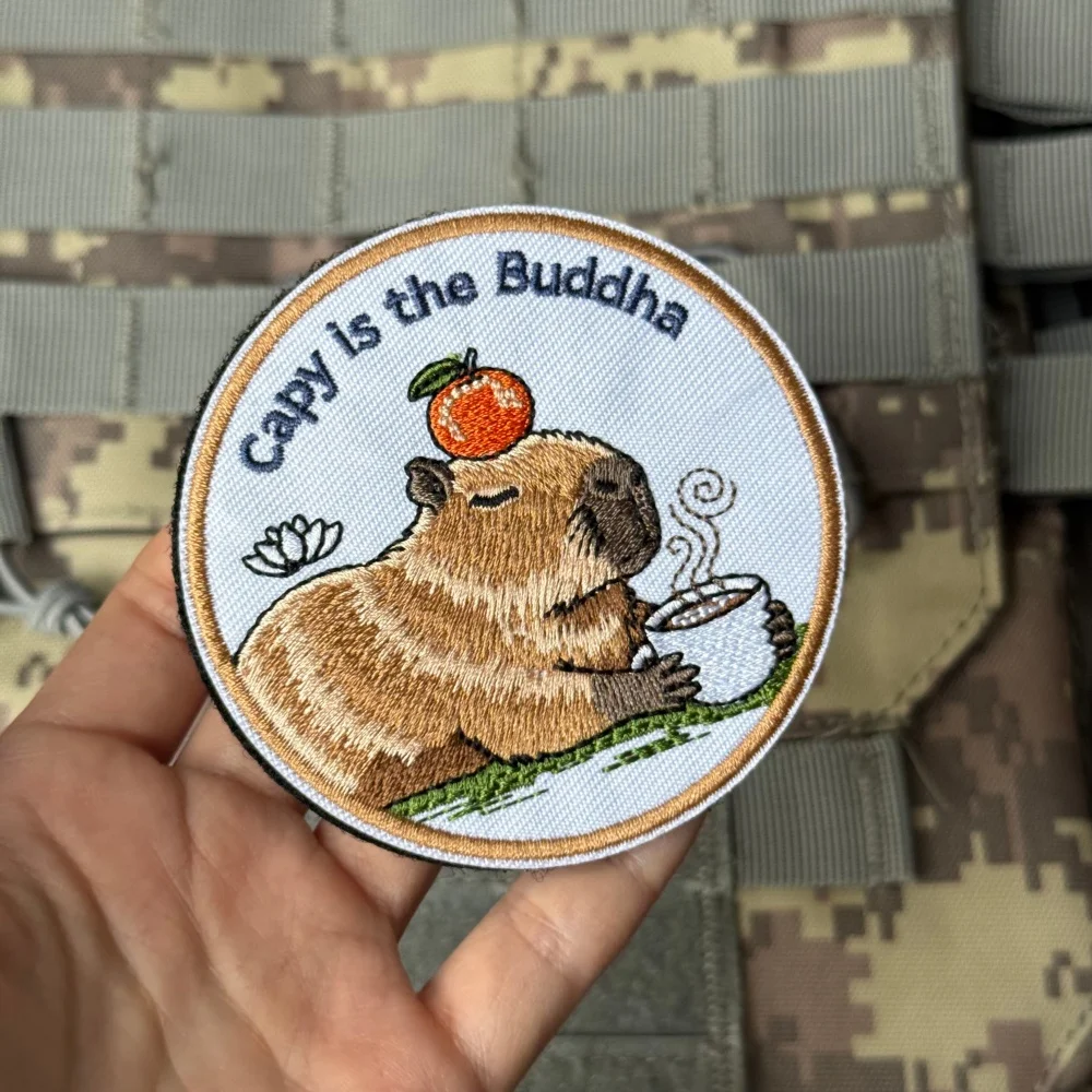 Parche táctico bordado capibara buda morale con velcro - imagen 4
