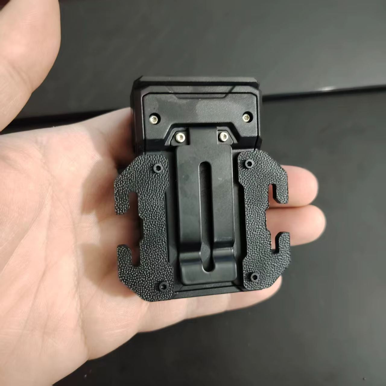 Luz de trabajo táctica EDC IP45 portátil con clip MOLLE