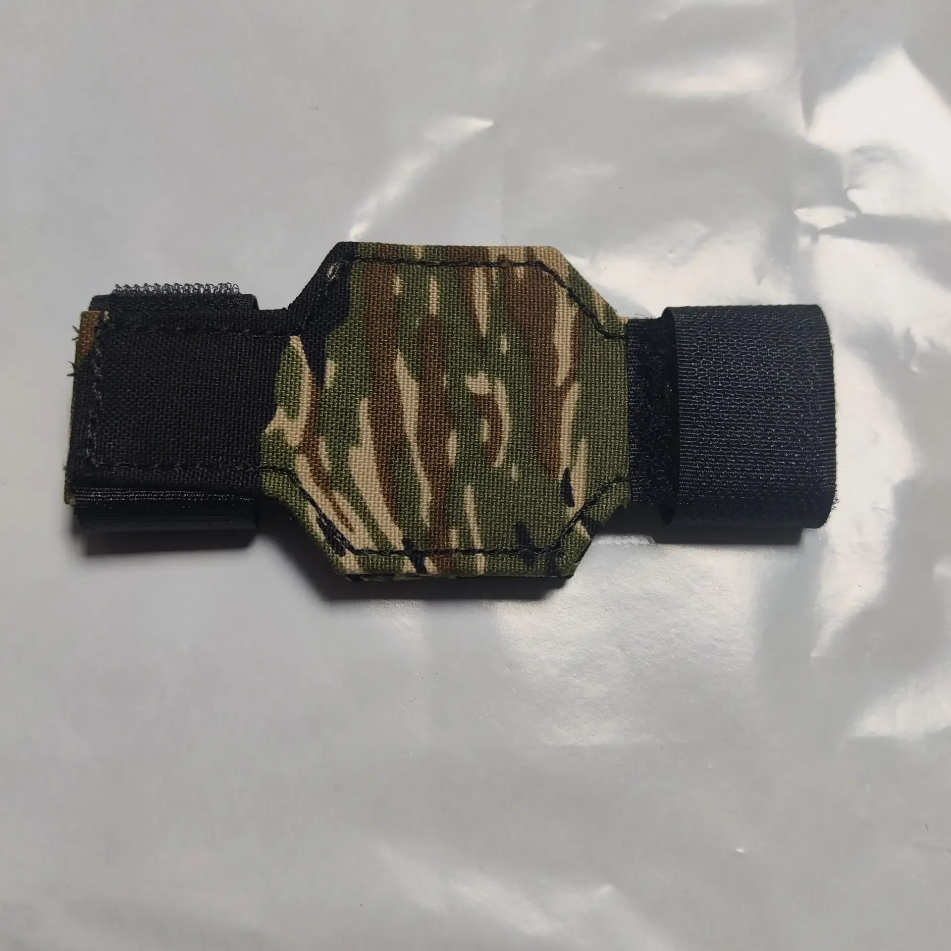 Funda táctica para reloj camuflaje tigre EMR AOR2 con correa - imagen 2