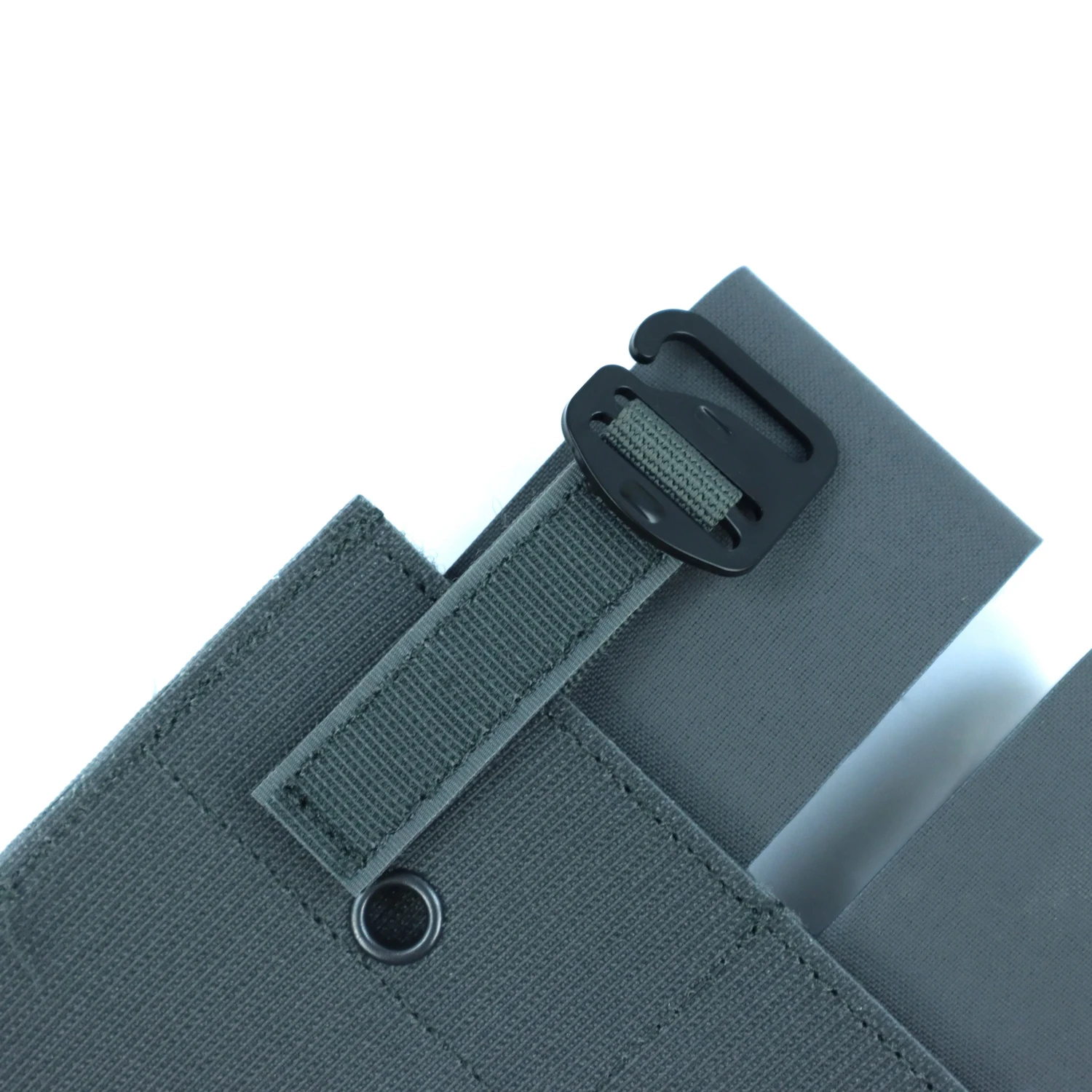 Portacargadores triple para chaleco 6094 – Sistema MOLLE - imagen 3