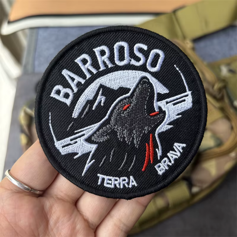 Insignia con aspecto bordado