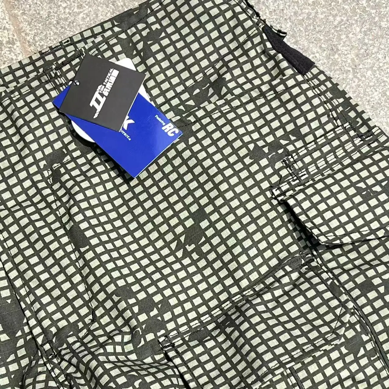Vista completa pantalones tácticos