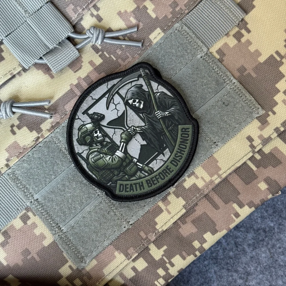 Parche táctico calavera Death Before Dishonor con velcro para mochila - imagen 5