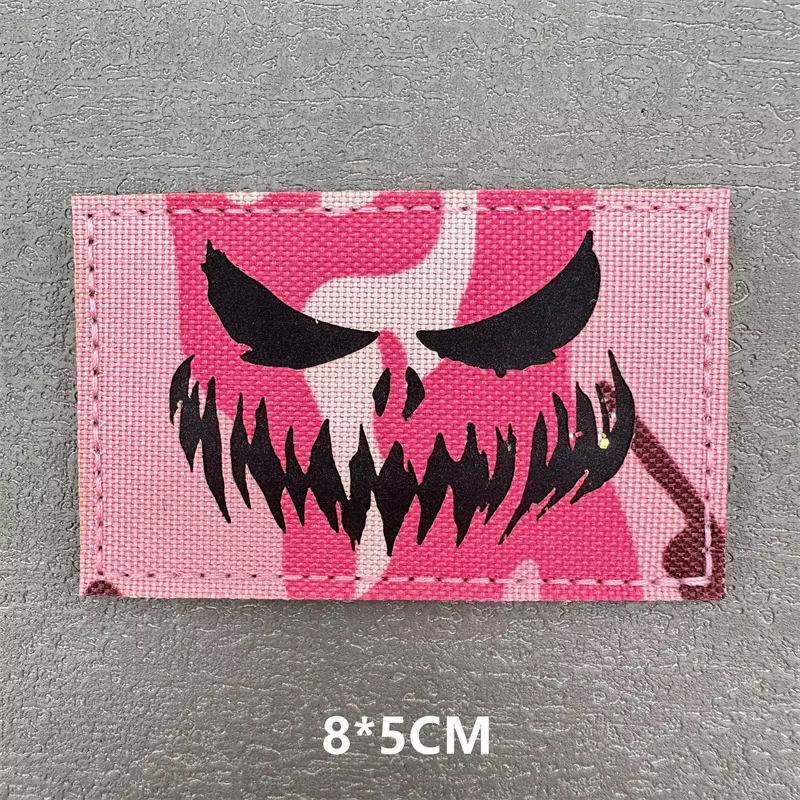 Parche táctico monstruo dientes largos rosa reflectante IR gancho y bucle - imagen 5