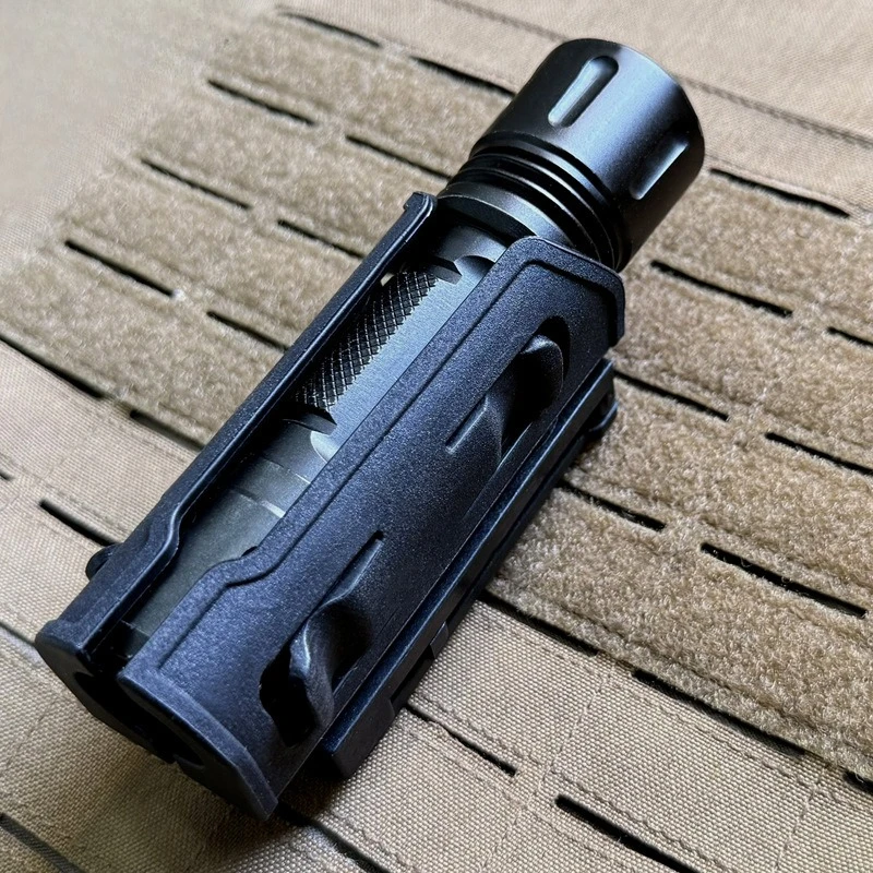 Funda táctica para linterna MOLLE giratoria con liberación rápida - imagen 5