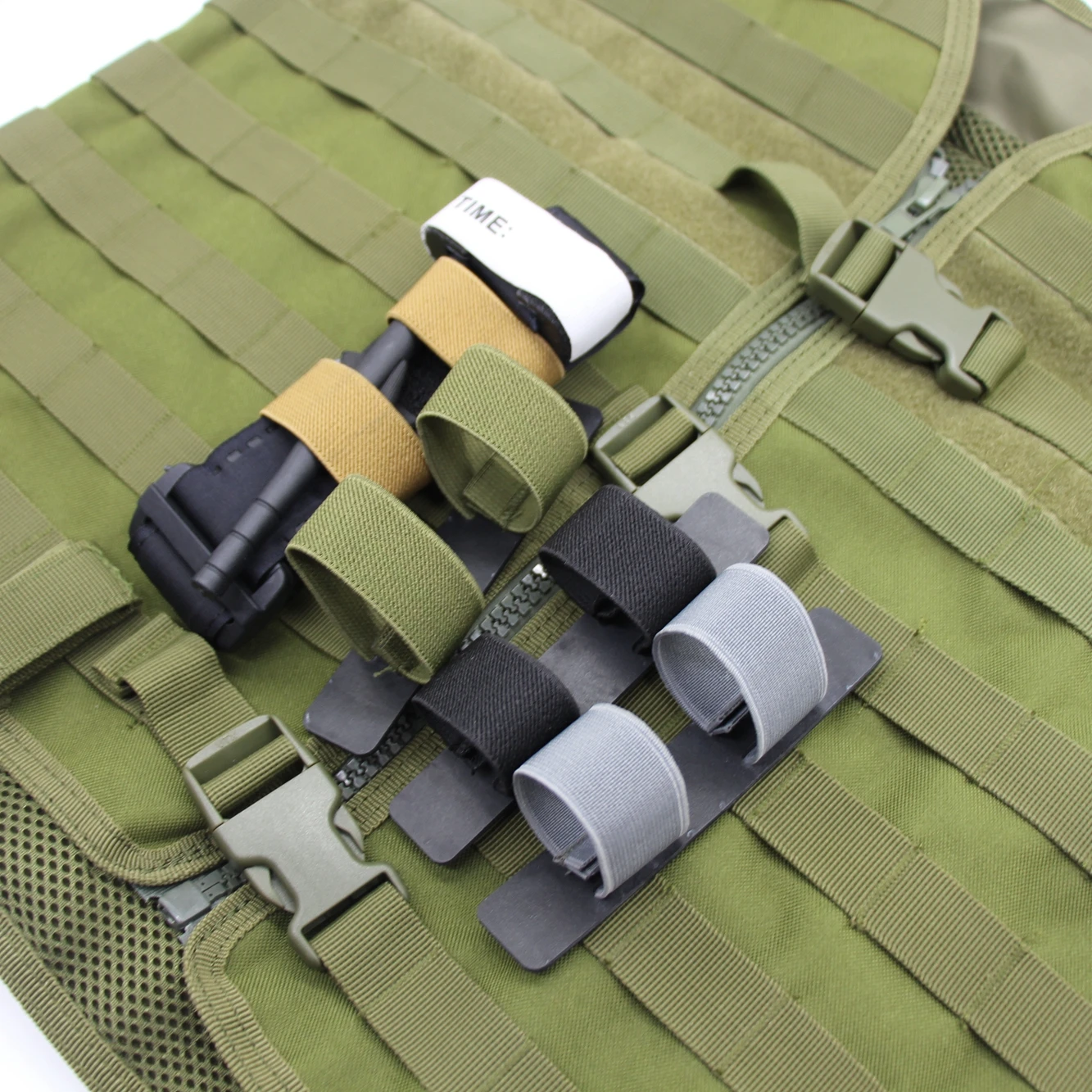 Porta-torniquete elástico MOLLE – Accesorio táctico - imagen 2