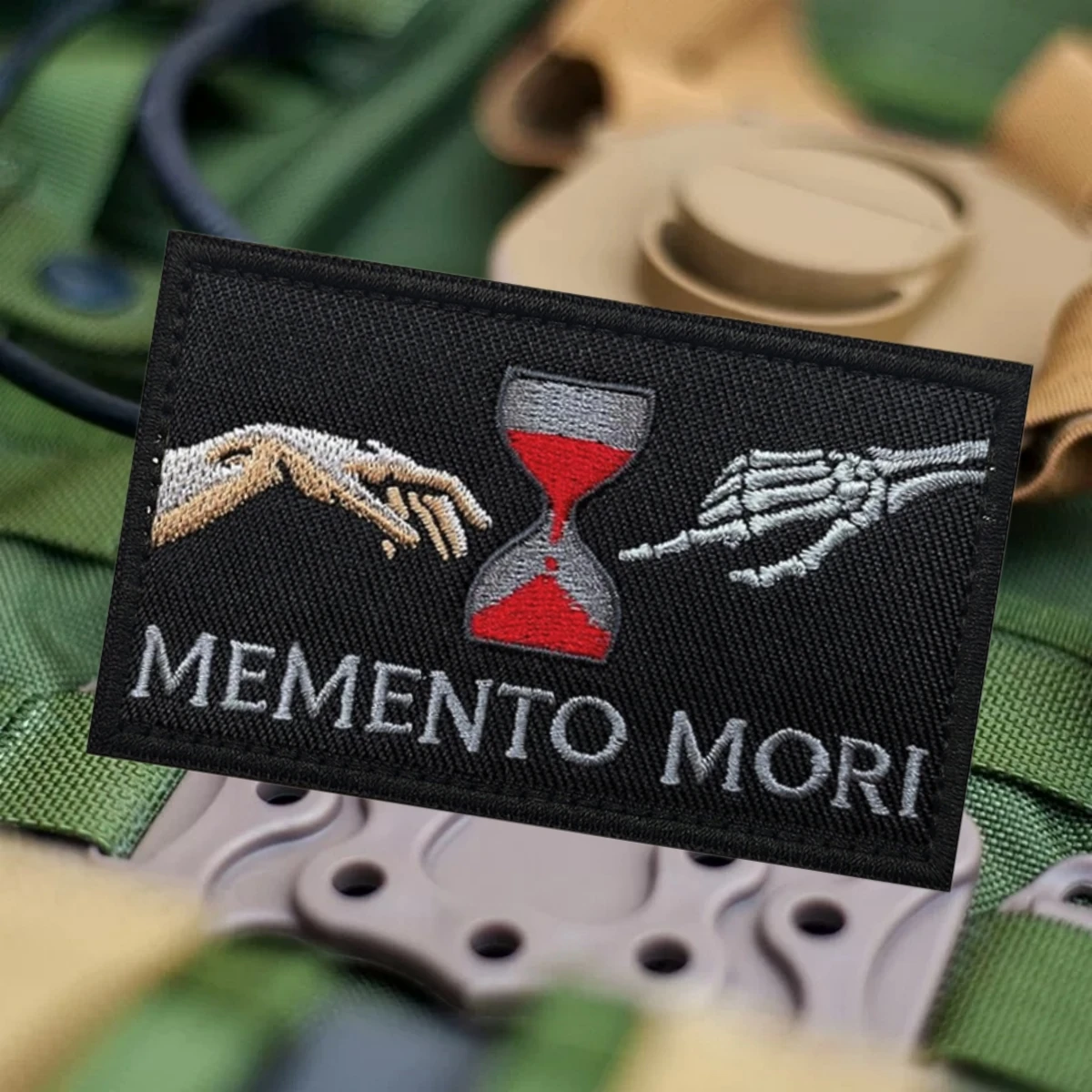 Parche Táctico MEMENTO MORI – Insignia Bordada Velcro para mochila - imagen 2