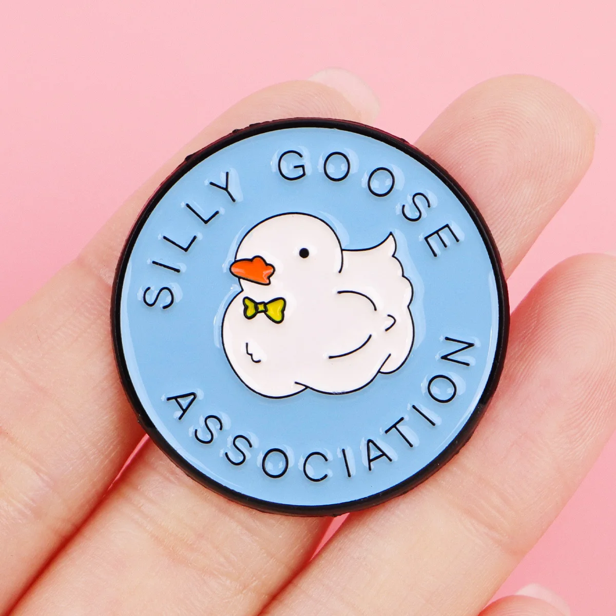 Pin de esmalte Silly Goose – broche metálico para mochila - imagen 5