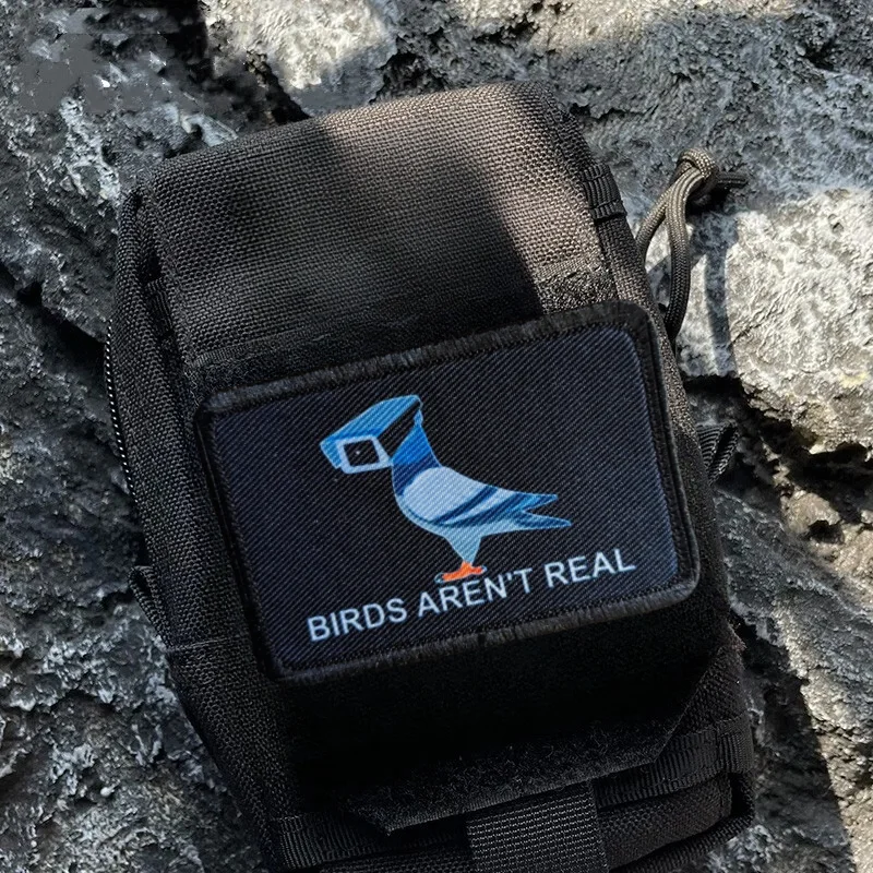 Parche morale Birds Aren't Real – Velcro táctico para mochila - imagen 4