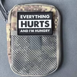 Parche velcro de humor 'Everything Hurts and I'm Hungry' para mochila