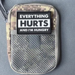 Parche velcro de humor 'Everything Hurts and I'm Hungry' para mochila