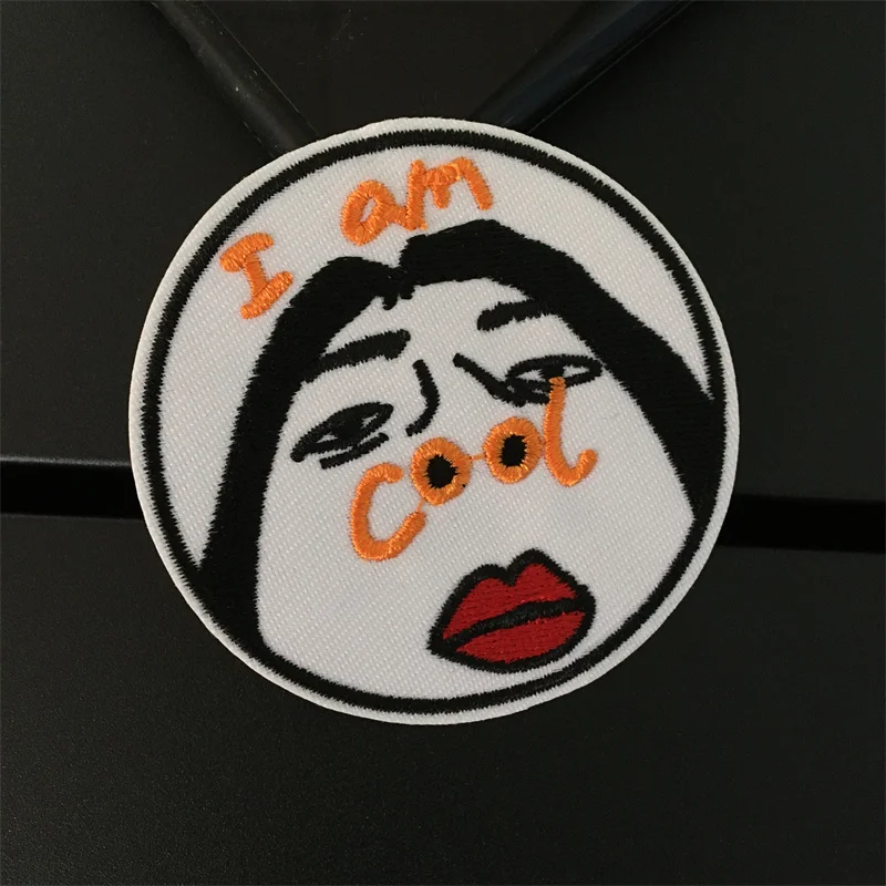 Parche bordado I AM COOL visto de cerca