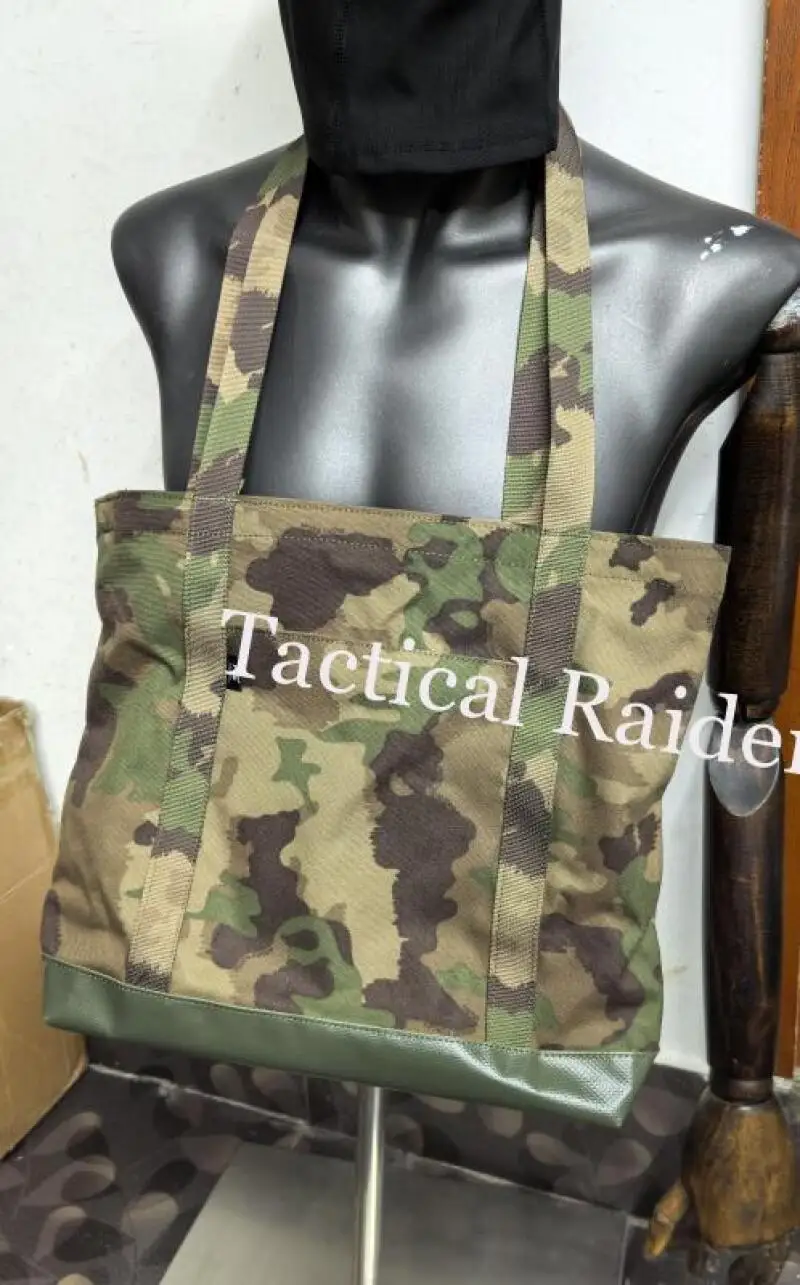 Detalle del tejido y diseño de la bolsa de un solo hombro