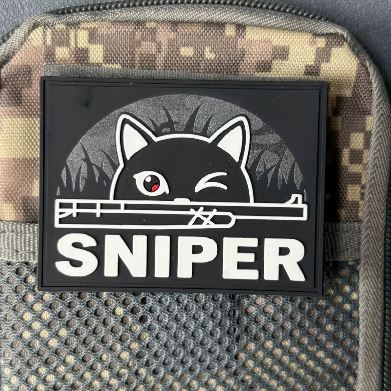 Parche táctico de PVC gato negro Wink con velcro para mochila - imagen 2