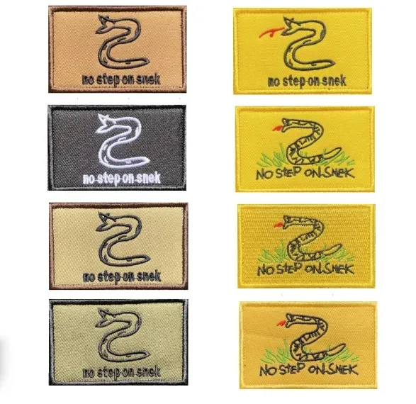 Insignia bordada con motivo Gadsden y elementos de advertencia
