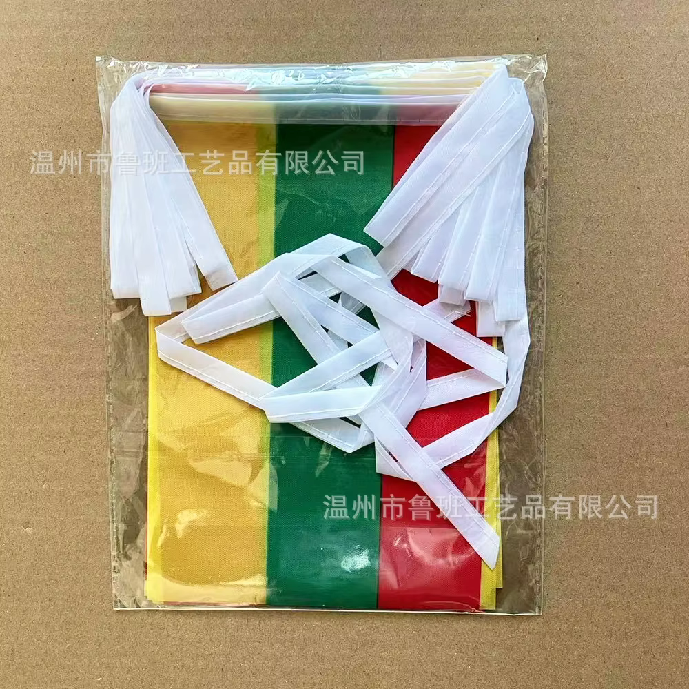 Bandera de Lituania colgada para decoración